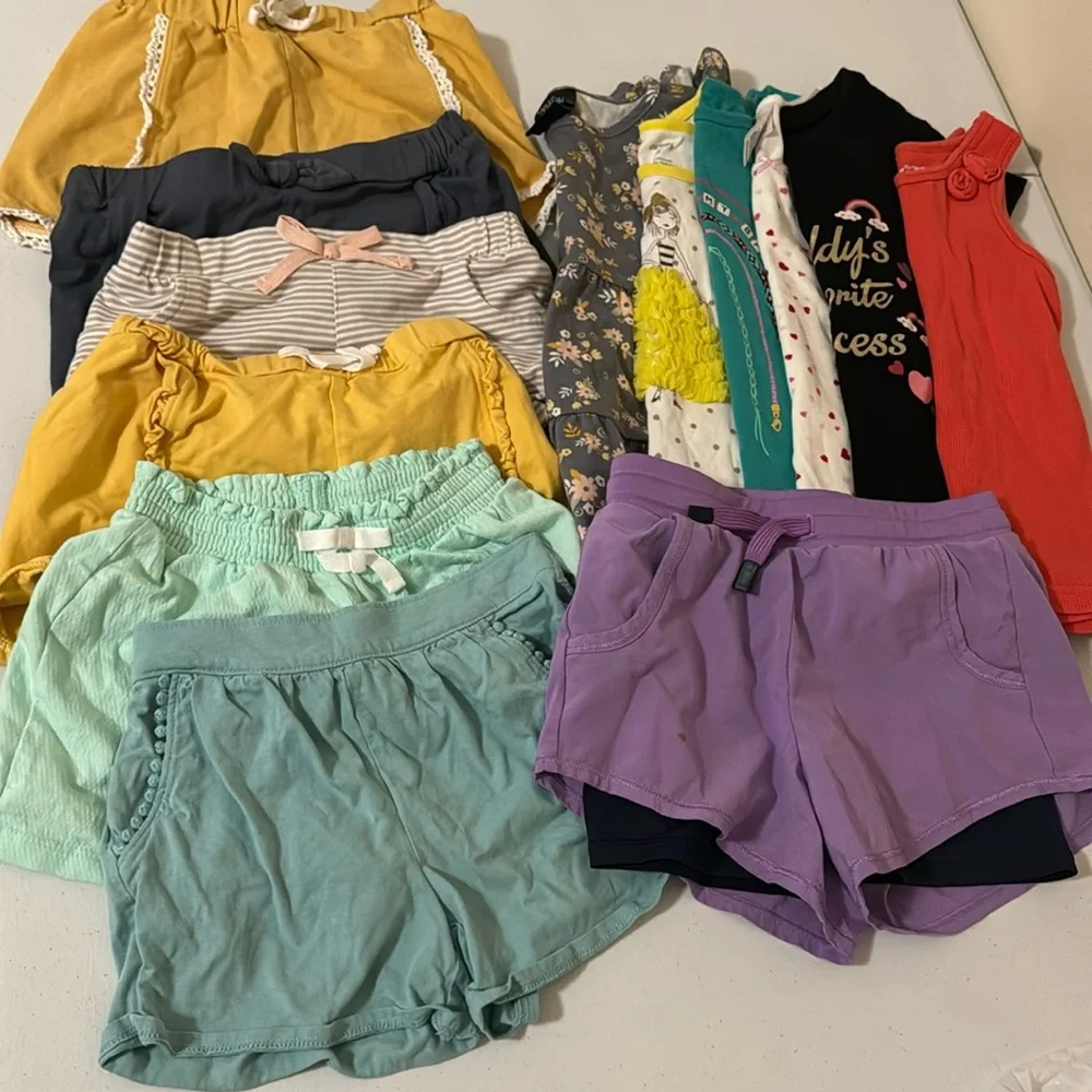 Bundle of a lot of girl shorts and shirts/tank tops 13 pieces - Picture 3 of 12